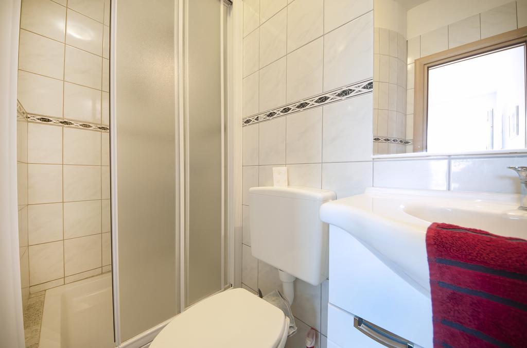 Guest House Loranum Sevid Habitación foto