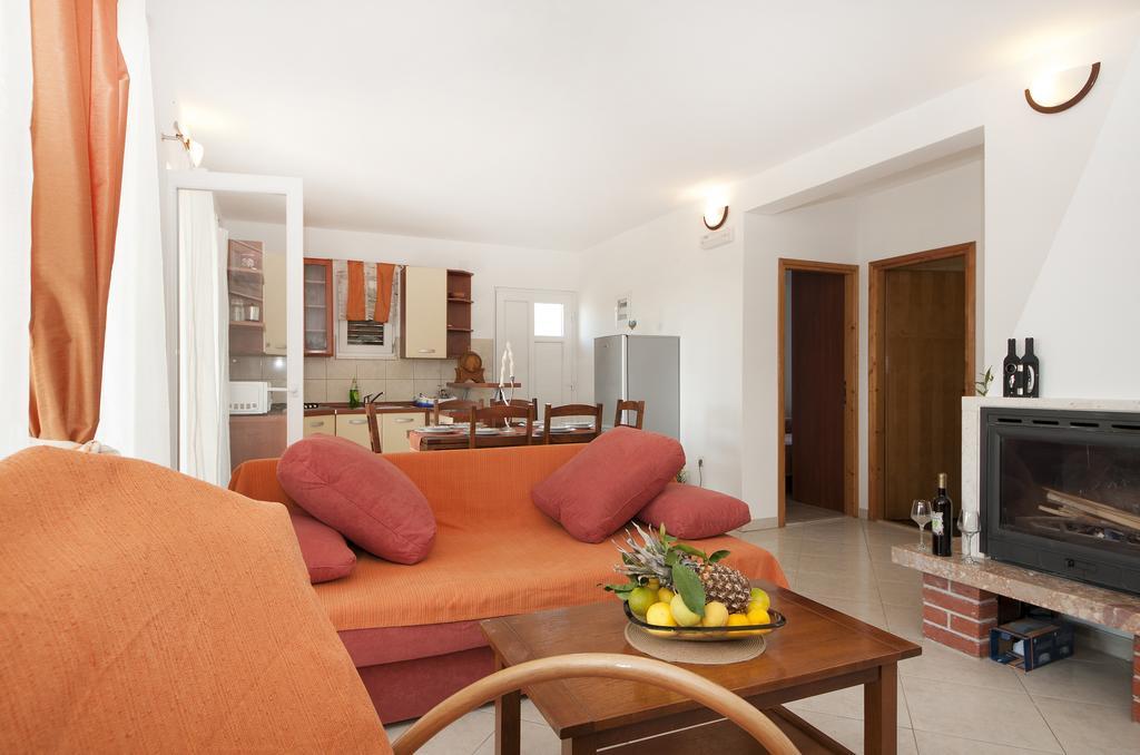 Guest House Loranum Sevid Habitación foto