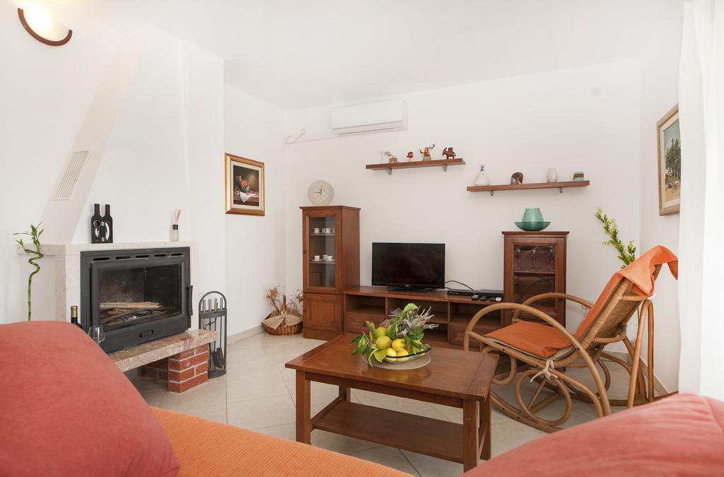 Guest House Loranum Sevid Habitación foto